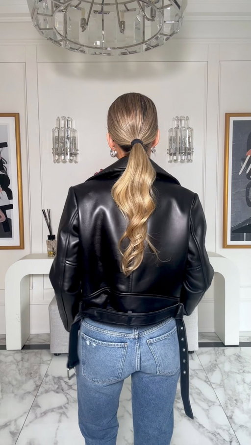 Outdated outfit in 2026 and 3 easy ways to update your look!
#outfitideas4you #outfitideasforyou #2026fashion #fashiontrends2026