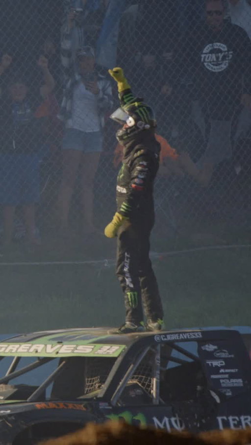 When you realize it’s finally Friday 🍻🏁🇺🇸
.
#GodMadeCrandon