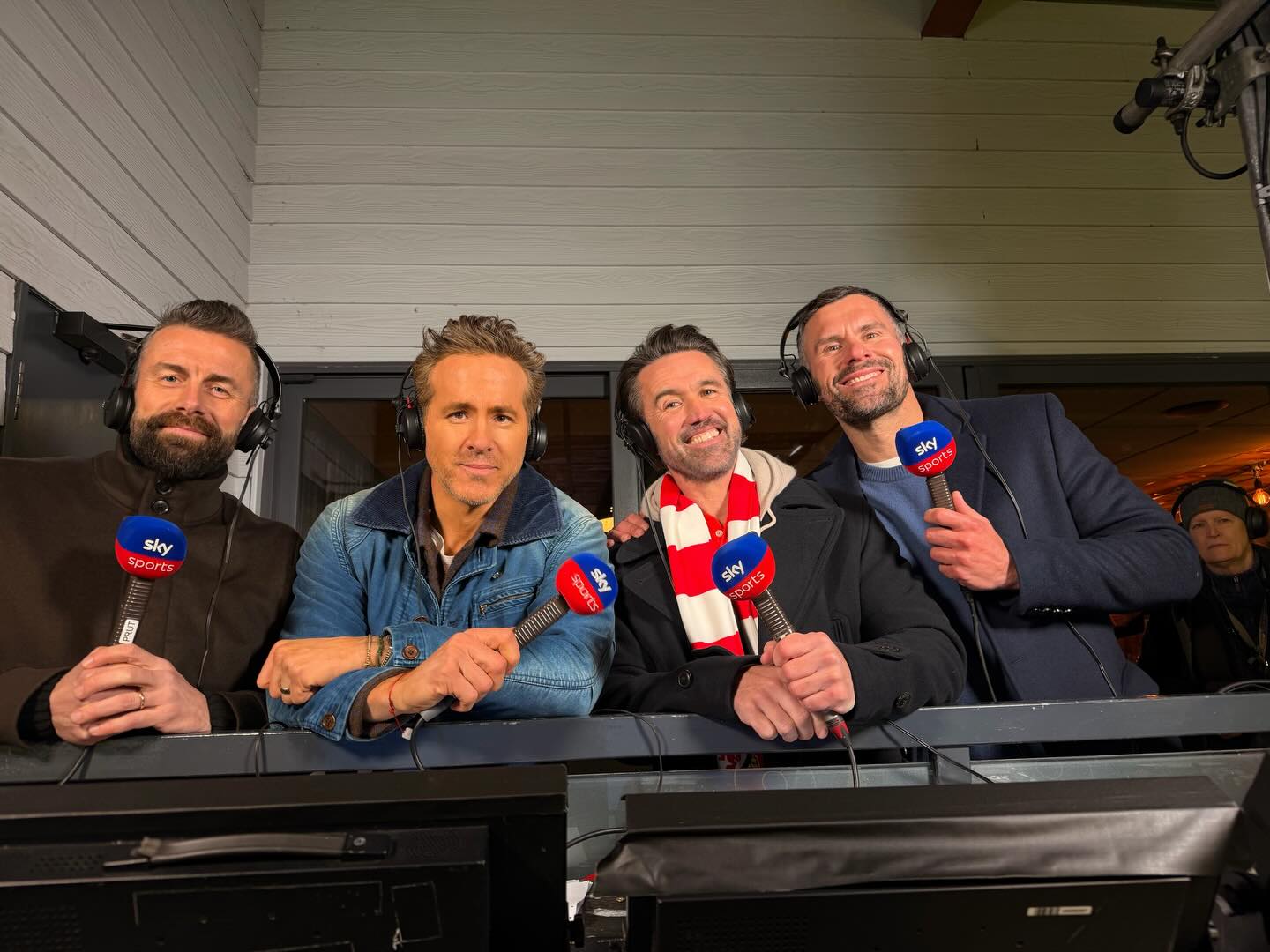 What a night. Thank you @skysports for allowing us to provide completely impartial commentary for tonight’s match against Swansea. Incredible result for @wrexham_afc. 

9 matches left. Tension never higher. Up the town. 🏴󠁧󠁢󠁷󠁬󠁳󠁿🇨🇦🇺🇸