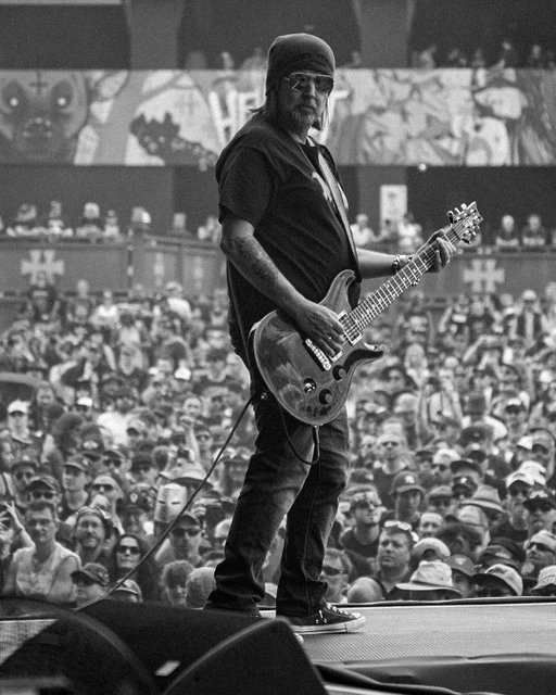 We are saddened to hear the passing of Phil Campbell. 

From @officialmotorhead to @phil_campbell_and_the_bs sons. Thank you for everything and always keeping it loud. 🖤🏴󠁧󠁢󠁷󠁬󠁳󠁿