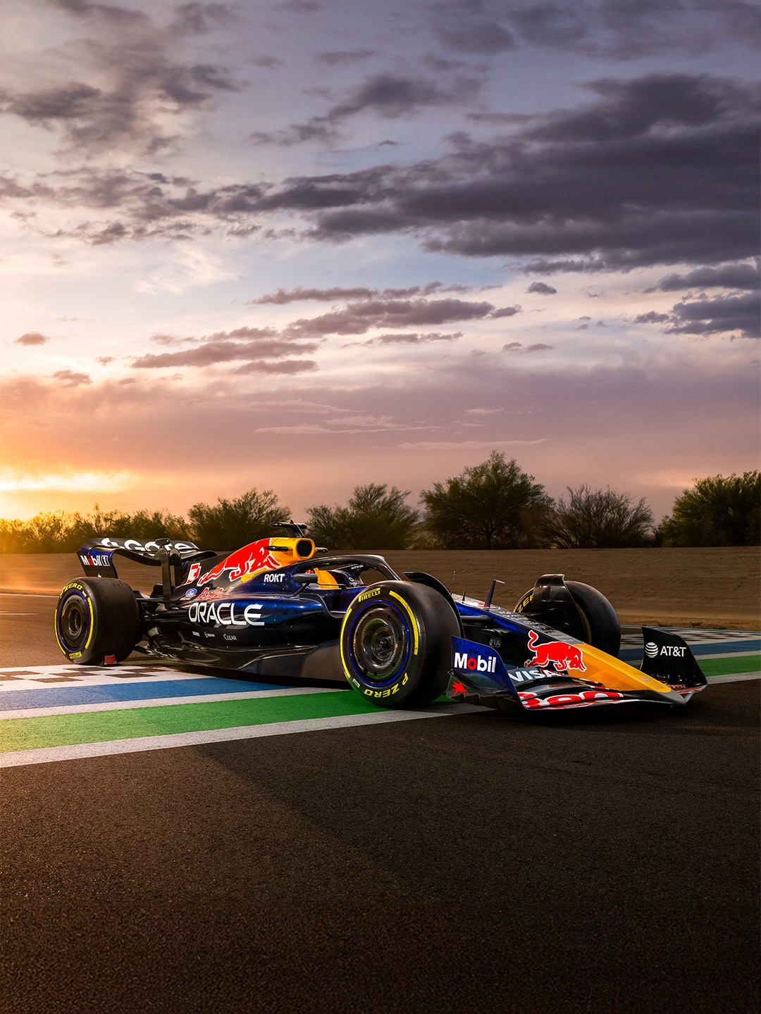 after dark in Phoenix… things get wild 👀 @redbullracing   The F1 car and a few legendary rides roll through downtown today at 1 pm MST for Red Bull Showrun — presented by our friends @fordracing. Don’t miss it!   Full route in bio 🤝

🚀: @austin_sprinz
📸: @ajshipit.photo