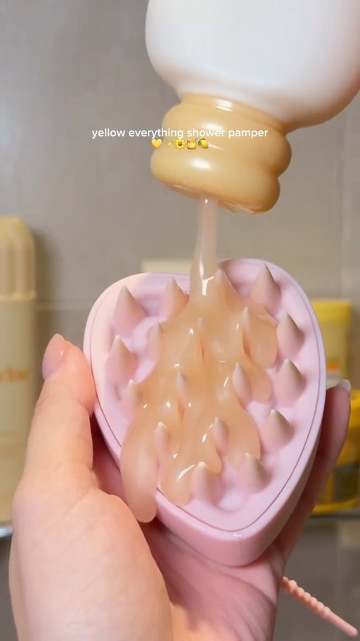 Wait for the hair after 👀
Yellow everything shower pamper🌼✨🪞🍯

I love a good everything shower with hair wash, body wash and skincare. And even better when all the routine products match 💛

@gisou shampoo+conditioner 
@garnieraunz banana hair mask and drink 
@garnierannz vit c cleaning balm 
@sundaebody honey shower foam 
@gisou hair oil 
@byoma cleanser 
@bubble niacinamide vit c serum 
@cliniqueanz moisturiser 
@sundaebody body mist 
@sharkbeautyau frosted diamond sharkflex 
@vaselineanz gluts-ha body lotion 

#gisou #everythingshower #hairwash #bodycare #showerroutine Haircare haircare products shower products body wash skin care princess pamper post shower garnier hair Byoma sundae body foam asmr routine