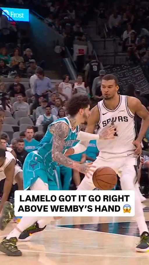 @melo got crafty for the INSANE fadeaway finish! 😮‍💨