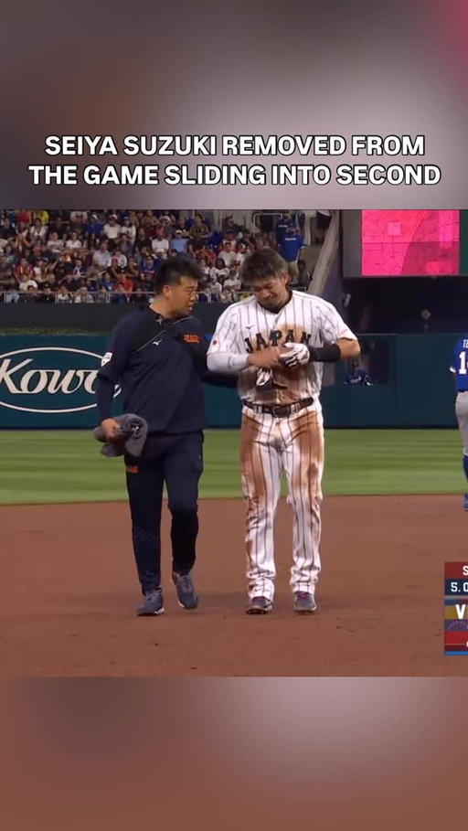 Seiya Suzuki was removed from the game after injuring himself sliding into second base