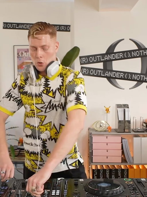 BEATS FOR BREAKFAST

5 Days of @nothing
2 hours LIVE from @outlandermagazine HQ

A long time coming.. took it to every corner in this one. 

Full set available on soundcloud (link in bio)