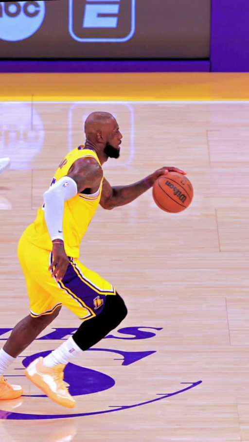 @kingjames 

🎥 @vencejr02 ✍️ @bzfilms83 

#fyp #foryou #foryoupage #basketball bball