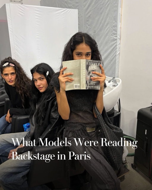Between hair and makeup, final fittings, and photos required ahead of the catwalk, it all adds up to a ton of downtime for models who are waiting for their name to be called before a runway show. To fill the space, models are turning away from doomscrolling (there’s enough doom and gloom in the news right now) and toward novels. At the link in our bio, fashion month’s favorite models tell Vogue’s @ardenparty what—and why—they were reading backstage this season.