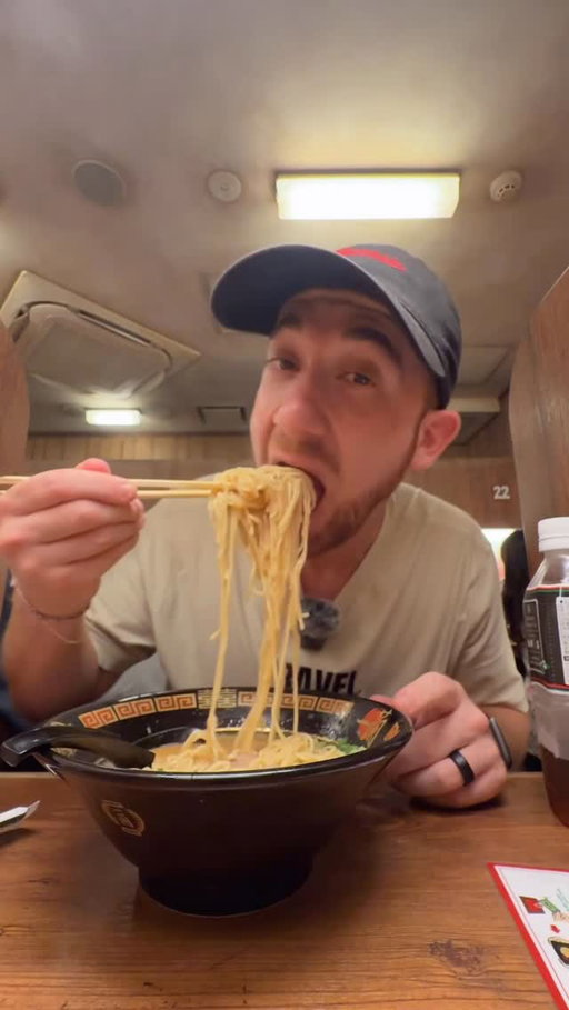 Would you eat here? Full video “Inside Tokyo’s Smallest Spaces” is up on the channel, go watch it! 🇯🇵🍜