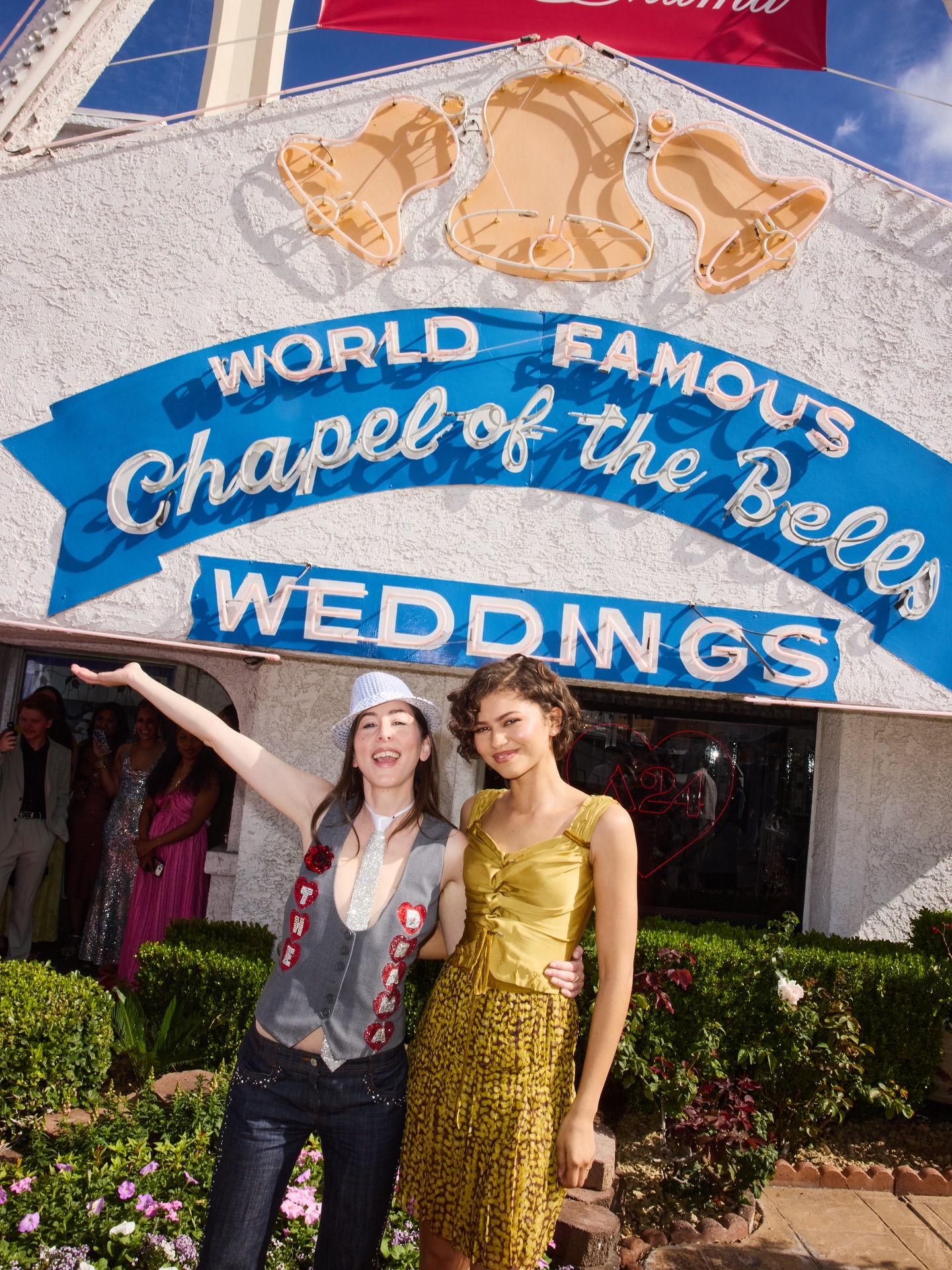 Viva Las Vegas! An incredible day of true love, holy matrimony, and top notch impersonators at The Drama Wedding Chapel with special guests @zendaya & @alanahaim. Congrats to the happy couples!

📸: @atwes