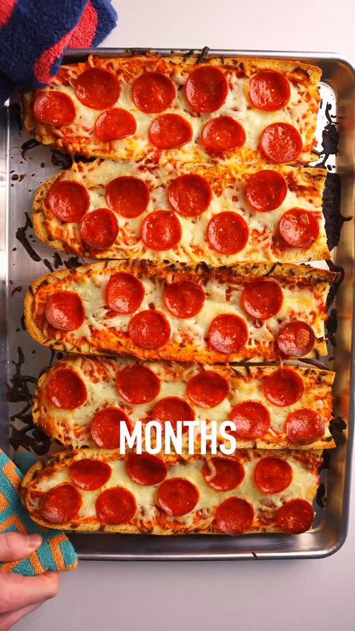 Frozen Pizza For The Week‼️

These are so good, SO low calorie, and super easy. Meal Plans linked in my bio ❤️

🔥Macros For Each:

338 Calories 
28g Protein
11.8g Fat
30g Carbs

Ingredients for 12 Pizzas:

✅ - 3 Baguettes
(each baguette cut in 1/2 the short way AND the long way, then HOLLOWED OUT!!!)

✅ - 1 Medium Jar Marinara
(lowest cal you can find, mine is 15 cal per 1/4 cup)

✅ - 740g Low Fat Mozarella (61g per piece)

✅ - 108 Slices Turkey Pepperoni (9 slices per piece)

#healthydiet #highprotein #mealprep #mealpreprecipes #healthyfood