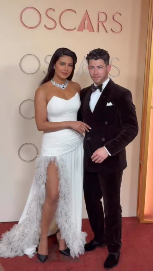 Date night done right! #PriyankaChopra stepped out with husband #NickJonas at the #AcademyAwards tonight, where she will also be taking the stage as a presenter.

📷: @abrigail/TZR