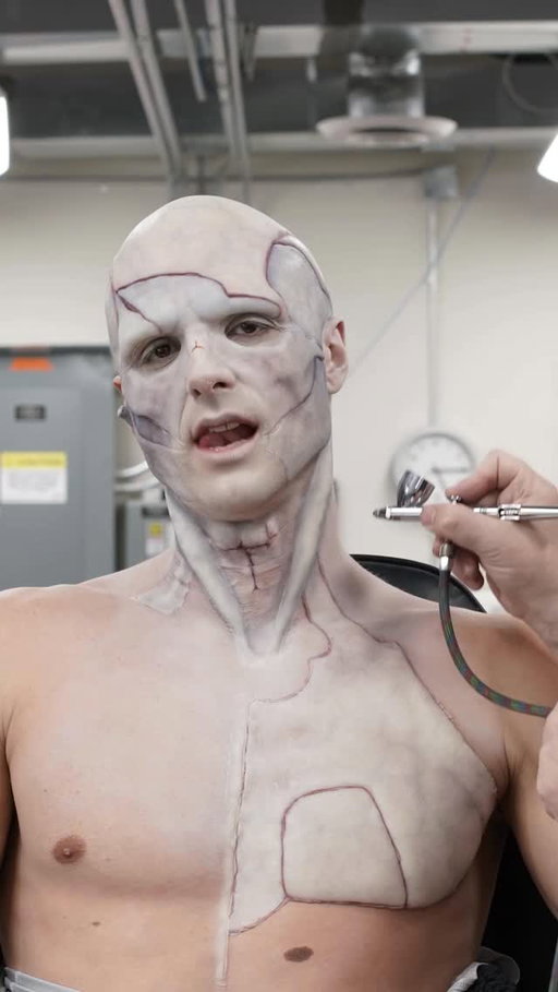 MERECIDO! Frankenstein acabou de GANHAR duas categorias no Oscar® 2026: MELHOR FIGURINO e MELHOR MAQUIAGEM E PENTEADO.