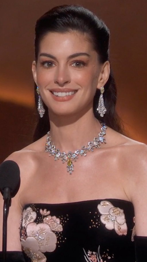 Vogue🤝 Runway.

Don’t miss Anne Hathaway in The Devil Wears Prada 2, only in theaters May 1.