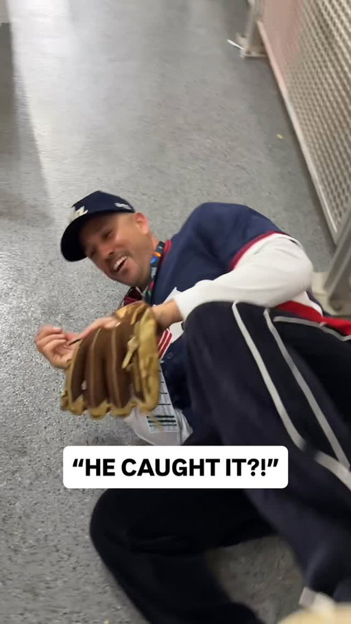 Plouffe was already celebrating the Judge homer so he completely missed Julio’s robbery 😂