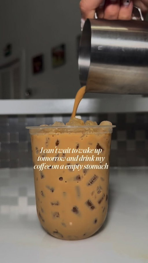 nothing is better if you ask me ☕️🤎✨

#coffee #coffeeathome #barista #coffeelovers #icedlatte
