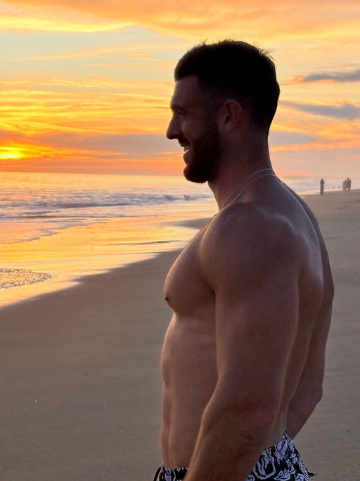 A week with the fam. 😄📸

Cherishing the little things…the experiences. 

Grateful mom and little brother got to come hang and take in the SoCal life. Catalina Island, beach time, and 16 hours at Disney. 😂 
——
Cheers to a new week with new opportunities. Don’t forget to smile. 

+1
