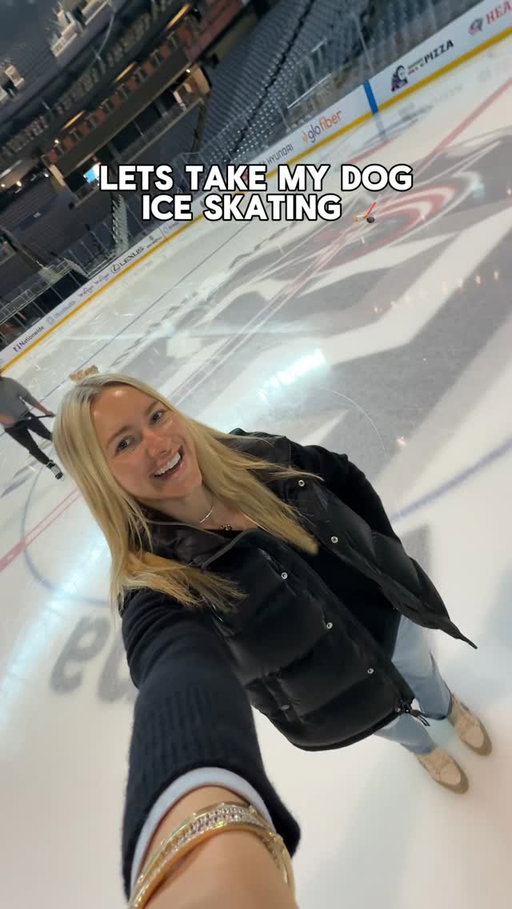 the double sploots on ice get me every time 🙈

Drake started crying in the car when we were a few miles away because he knew where we were😂 that’s how excited he gets! 

#goldenretriever #dayinthelife #hockeylife #morningroutine #hockey
