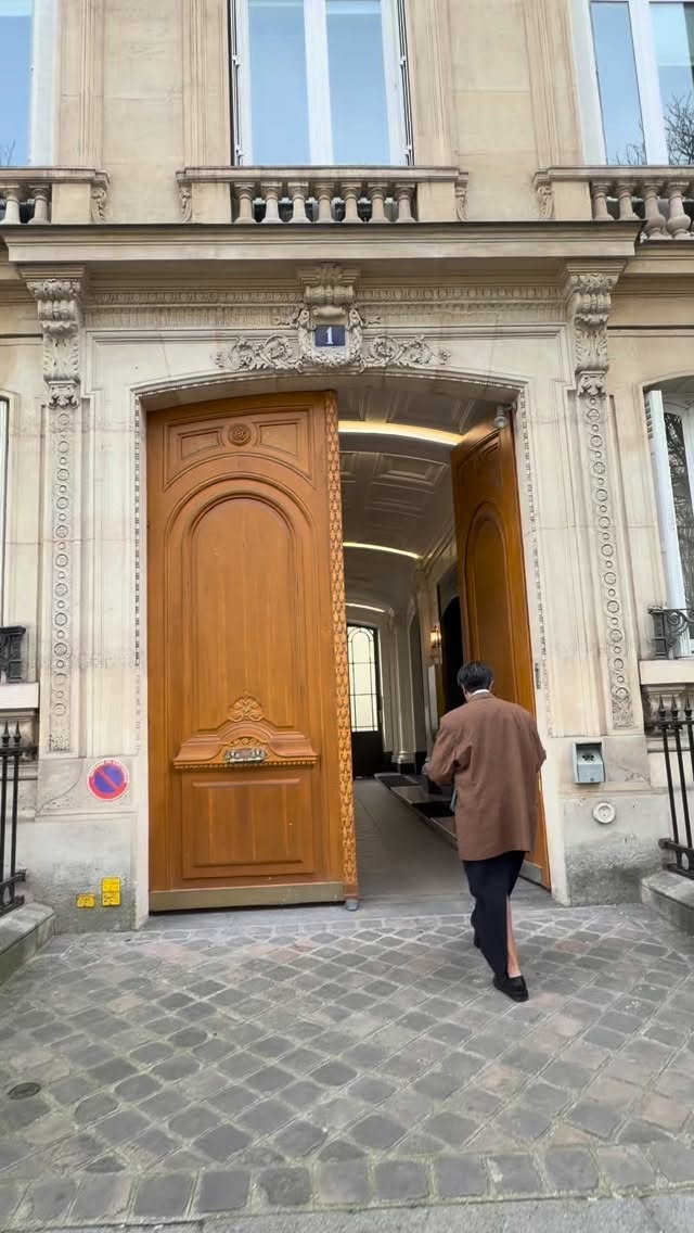 When I saw @thombrowne had their show during the super-bowl last month in San Francisco, I asked if I could see the collection up close whilst in Paris, if it was there.  Turned out it was and I could. 

Themed around uniforms, I had several sharp intakes of breath around the way Thom does tailoring.  The super long pin stripe skirt set, parka coat, beaded cape, woven leather houndstooth coat (it felt incredible on), wool winter New England themed coat that is literally a story book with sleeves attached and lace up pointy ankle boots were a few of my favorites.  Thank you to the team for allowing me into your world again 🖤