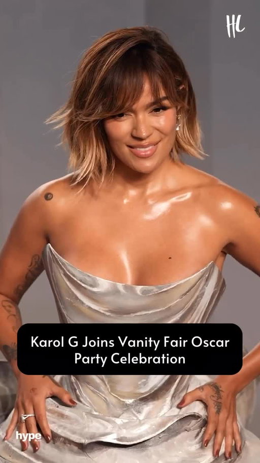 The Tropicoqueta, Karol G, was in attendance at the Vanity Fair Oscar Party.🧡
(🎥: Getty Images)