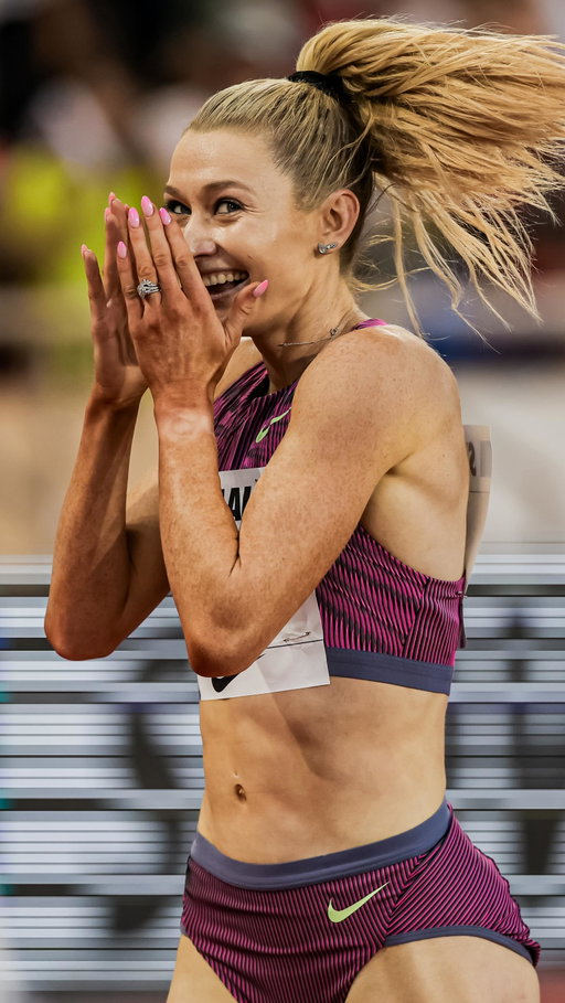 When @jessicaahull became the first EVER woman to break 5 minutes 20 seconds over 2000m 🔥

⏱️ 5:19.70 

#DiamondLeague 💎 #MonacoDL 🇲🇨