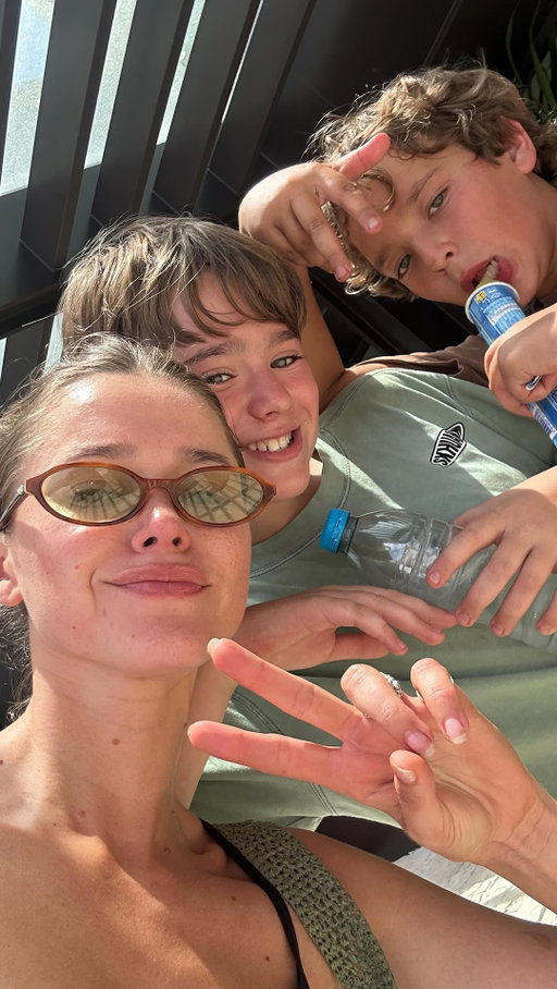 friendly reminder summer break is coming muahahahaha

Top @magdabutrym 
Bracelets @davidyurman 
Sunnies @amazonfashion