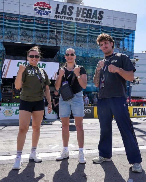 A day at the track 🏁

Yesterday @QuillanSalkilld, @Blanchfield_MMA, and @Fatima_Kline took in the @Nascar scenes at @LVmotorspeedway!