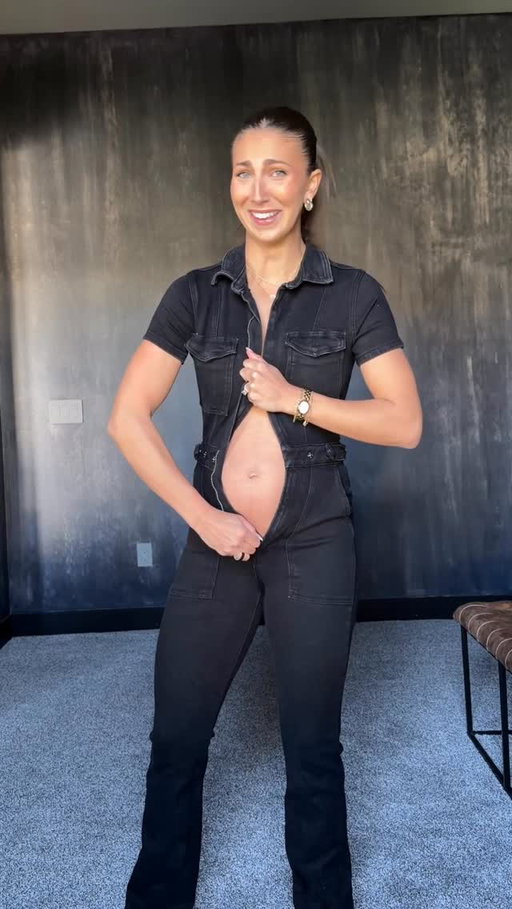 The jumpsuit kills me 🤣 these fits will have to wait till after baby comes 😅

#pregnancy #pregnantlife #thirdtrimester #ootd #relatable