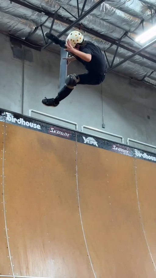 Thanks for trick idea @aaronjawshomoki 

🤳🏻 @corbinharris 

#switchflip #stalefish #adidas #skateboarding #new