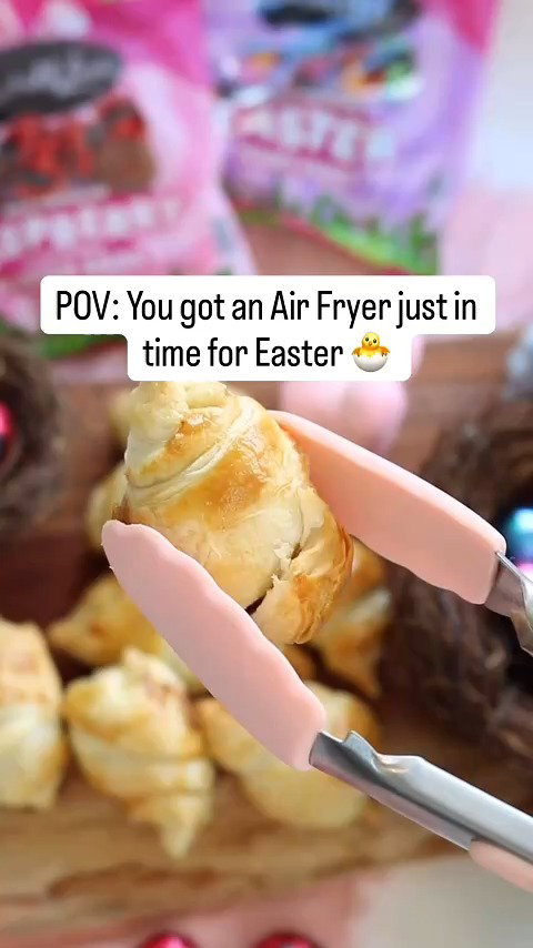 If you’re Air Fryer obsessed like us, you’ll love these mini puff pastry croissants filled with our yummy Darrell Lea chocolate eggs – the perfect Easter treat! 🐰​

What you’ll need:​
🐣 2 sheets of puff pastry, cut into strips (about 5 strips per sheet) ​
🐣 A mix of 20 Darrell Lea Raspberry Flavoured or Milk Chocolate Hunting Eggs​
🐣 1 whisked egg​
🐣 1 Cuisinart Air Fryer 

Method:​
1️⃣ Preheat your air fryer to 200°C.​
2️⃣ Roll each chocolate egg in a strip of puff pastry, shaping it like a mini croissant. Pinch the edges to seal.​
3️⃣ Brush the tops with the whisked egg for a golden finish.​
4️⃣ Place in the pre-heated air fryer and cook for 10 minutes at 200°C, or until golden and crispy. 😋​

#EasterTreats #AirFryerRecipes #ChocolateCroissants #EasterBaking #DLMakesItBetter #AirFryer @cuisinart_au