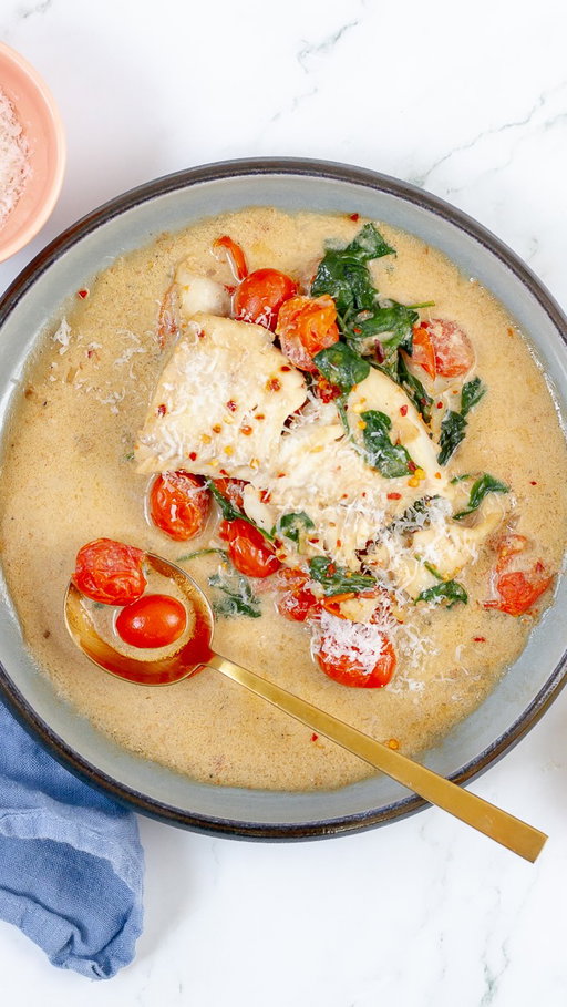 Cod Florentine 🐟🐟🐟 a light, anti-inflammatory, heart-healthy weeknight dinner ready in just 20 minutes. Tender cod is cooked in coconut milk with tomatoes, garlic, and spinach for a nourishing, comforting meal. Pair with rice or pasta for extra carbs if desired.

Comment “cod” below 👇 and we’ll send you the recipe link 🔗

Recipe + reel by @megan_rhn 

#holisticnutrition #antiinflammatory #weeknightdinner