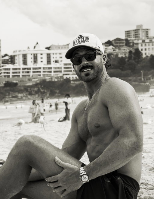 Went on a beach love bender with a dive bartender down under. Thanks for 4 SOLD OUT shows Sydney and Melbourne. #weouthere #countrymusic #bondibeach #australia #sydney