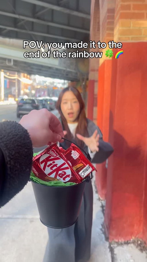 Feel extra lucky this St. Patrick’s Day with the ultimate pot of 🍫​
#HaveABreak #KitKatCanada​
​
-​
Sentez-vous encore plus chanceux pour la Saint-Patrick avec l’ultime chaudron de 🍫