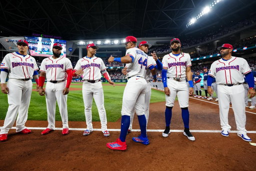 ~ a Dios la gloria por nacer dominicano y permitirme representar un país y una cultura tan bella en este deporte, el plan de Dios es perfecto y todo pasa por una razón, esta vez no pudimos llevarnos la corona pero creamos muchas memorias incomparables . Gracias a Todos los fanáticos que nos apoyaron a todos durante este torneo y de verdad que los dominicanos nos dejamos sentirrr. Los quiero mi gente💯❤️🇩🇴