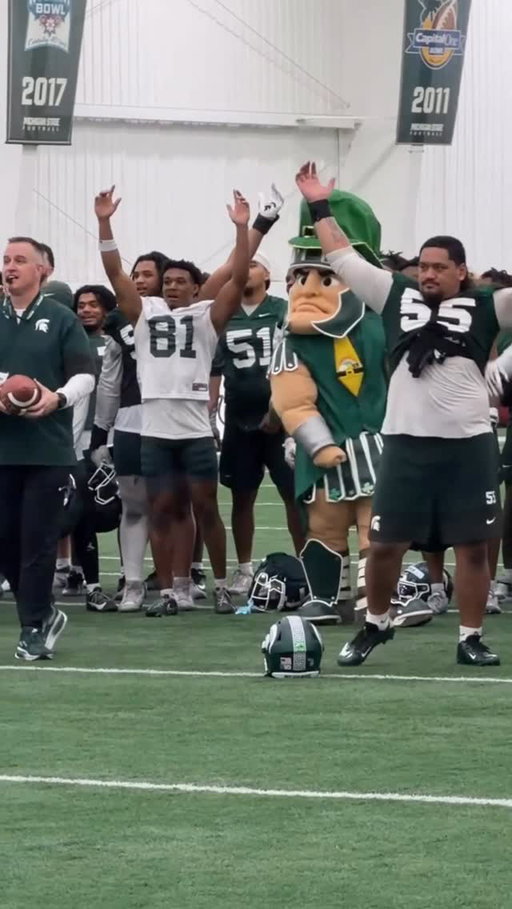 Sparty brought the vibes to @msu_football’s first practice