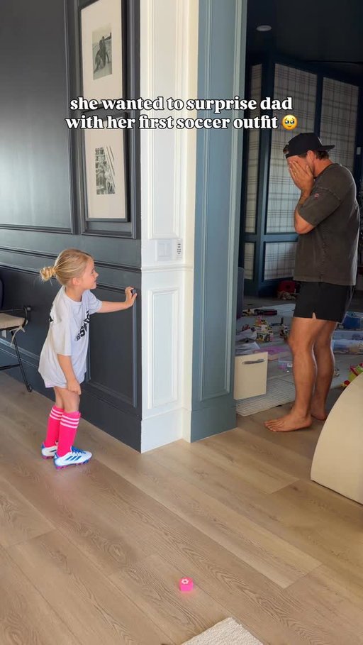 Drew’s first season of soccer and she wanted to surprise daddy with her outfit 🥹