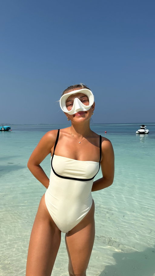 Come dive with me in the Maldives with the DJI Osmo Nano and the Insta360 GO 3S! Genuinely some of the brightest and bluest waters I’ve ever been in with insane reef life. And the Shark?!?! I mean come on!!! @osmo_global capturing some insane shots! 

#djiosmonano #povcamera #vlogingcamera #diving #maldvies