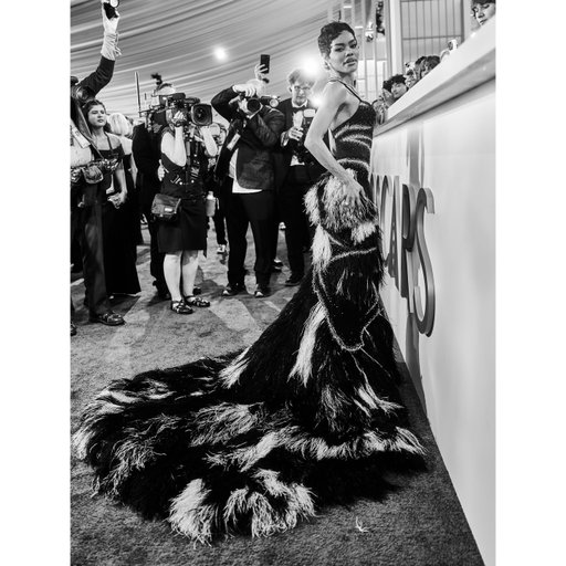 The glamour of The Oscars red carpet.
Captured Sunday afternoon at The Dolby Theatre.
Photographed by Gavin Bond @copiousmgmt 
@theacademy @abc .
Photographed using @leicacamerausa 
#oscars #theacademyawards #redcarpet
