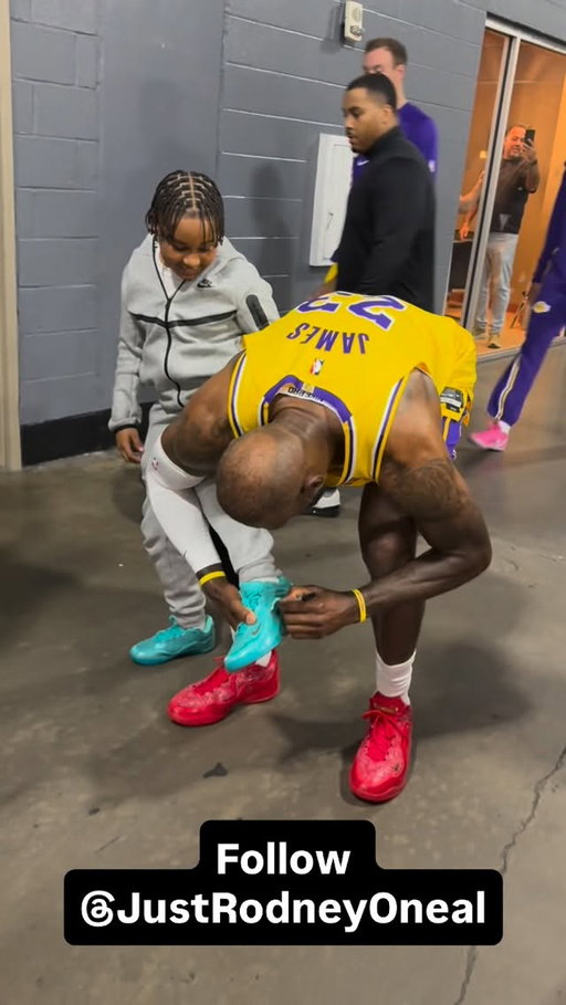 With the uncertainty if @kingjames will play next year… this was a great encounter before he hangs it up

PS never be afraid to say the magic word “PLEASE” #explorepage #viral #lebron #lakers #explore