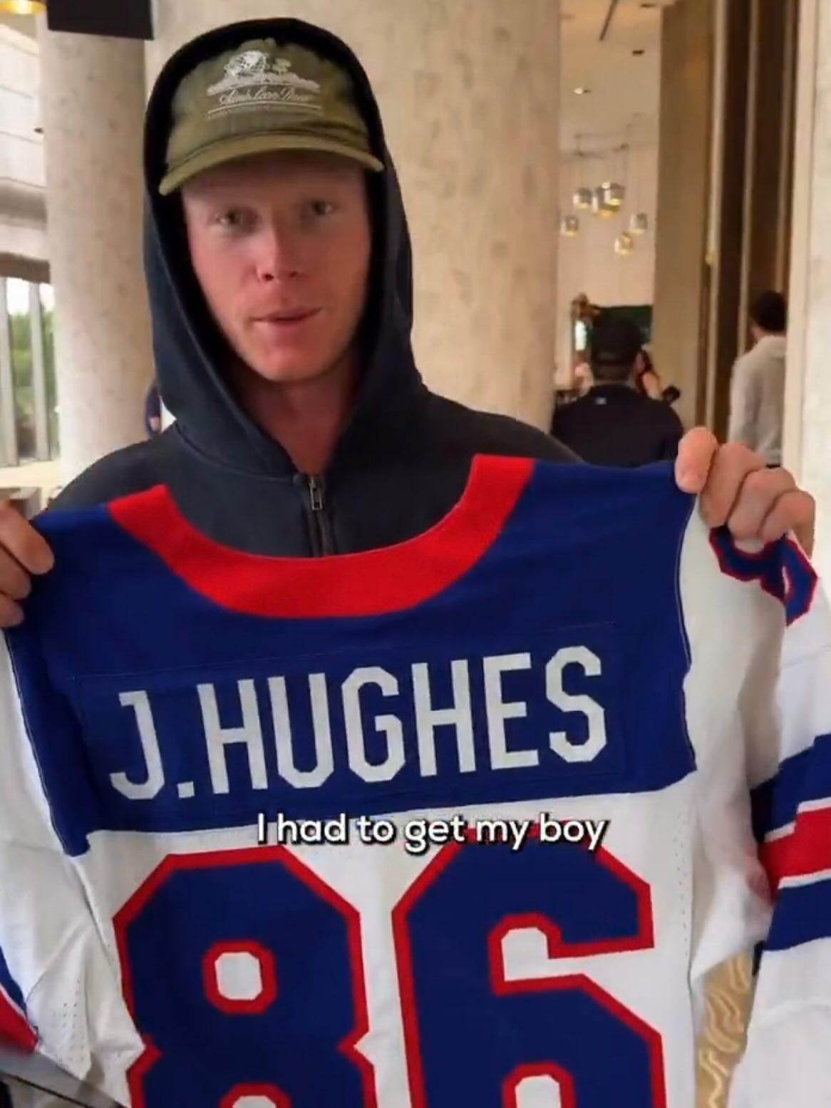 Team USA will wear game-worn U.S. Olympic hockey sweaters ahead of today’s World Baseball Classic final against Venezuela

(via @fanatics)