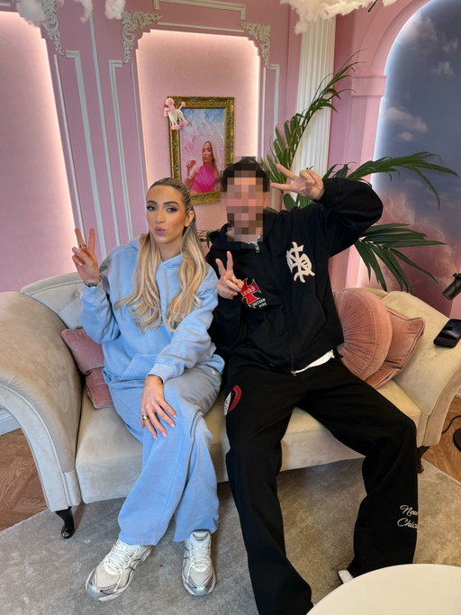 Guess who….?🏝️🎧🫦

Tomorrow, 6pm🫶
