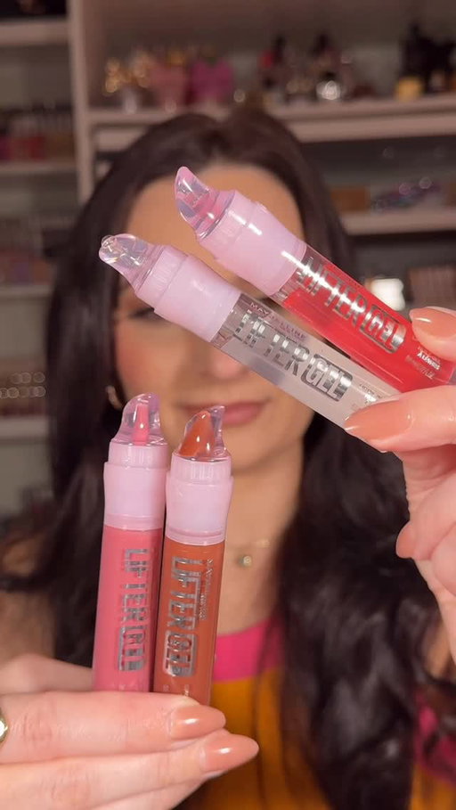 Drugstore giving us some new makeup drops - @maybelline just came out with new lifter gel - lip oil in gel glosses - these are giving glass lips, they have intense shine, hydration and are non sticky 
#newmakeup #lipglosses #drugstoremakeup #glossylips #affordablemakeup * gifted by Maybelline