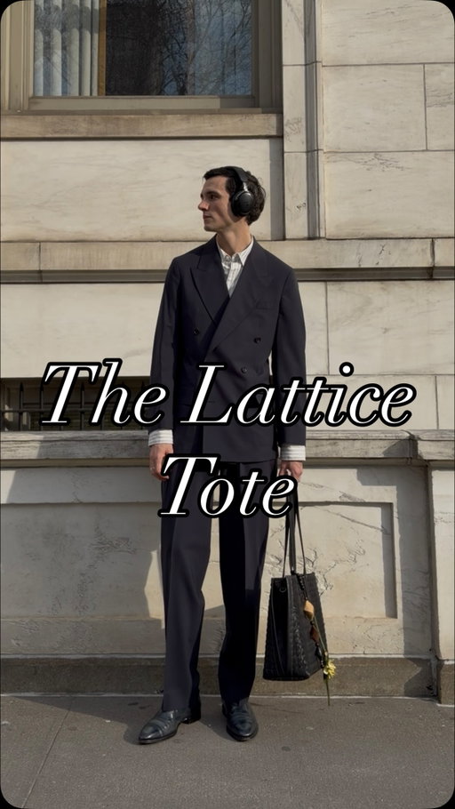 Full grain vegetable tanned leather in a single piece construction - the Lattice Tote by @songmont_official 

Check the comments for a gift!

#songmontlatticecollection
