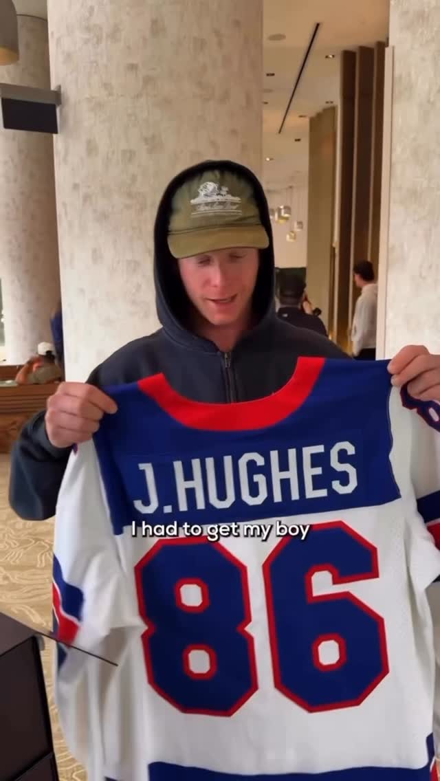 American game-worn Olympic hockey sweaters will be on full display during pregame of the WBC final vs Venezuela.

(via: @Fanatics)