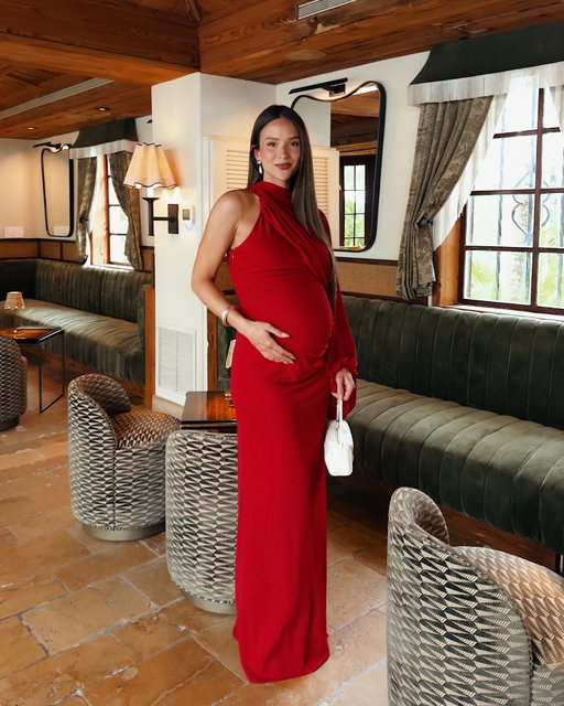 The pre-parenthood chronicles may be coming to an end but you’ll still catch us on the dance floor until the wee hours 💋 Dress from @fwrd