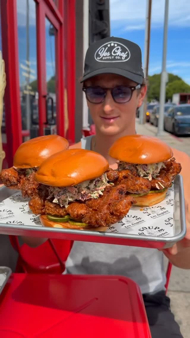 My favorite chicken sandwich in the world right now 
📍 @lecoupe_friedchicken , Los Angeles

#chickensandwich #friedchicken #honeychicken #lafood #chicken