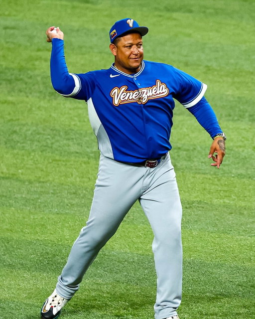 A legend on the mound.

Miggy opens the WBC championship 🔥