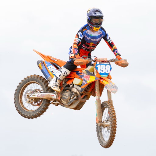Who needs an off weekend when you can roll out of the shop into a race 😂 I had an amazing time racing my first @jdayoffroad and it being @clubmx made it even better 🙌🏻 it felt really good to race something that involved a moto track 🤗 I’m gonna need to do some more! 

📸 @eighteenphotos