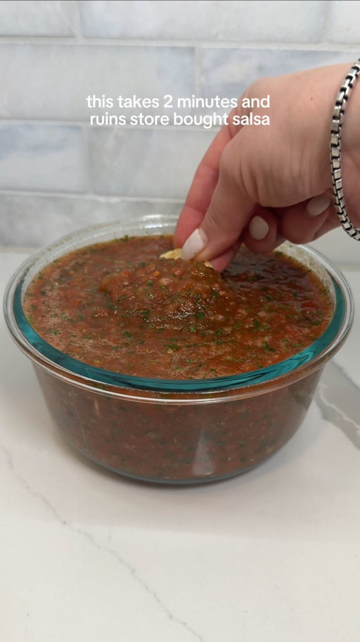 you probably have everything you need to make this rn

homemade salsa recipe | restaurant style salsa | easy salsa recipe | 2 minute salsa | blender salsa | salsa recipe with rotel | quick recipes | lazy girl snack | easy appetizer | low calorie condiments