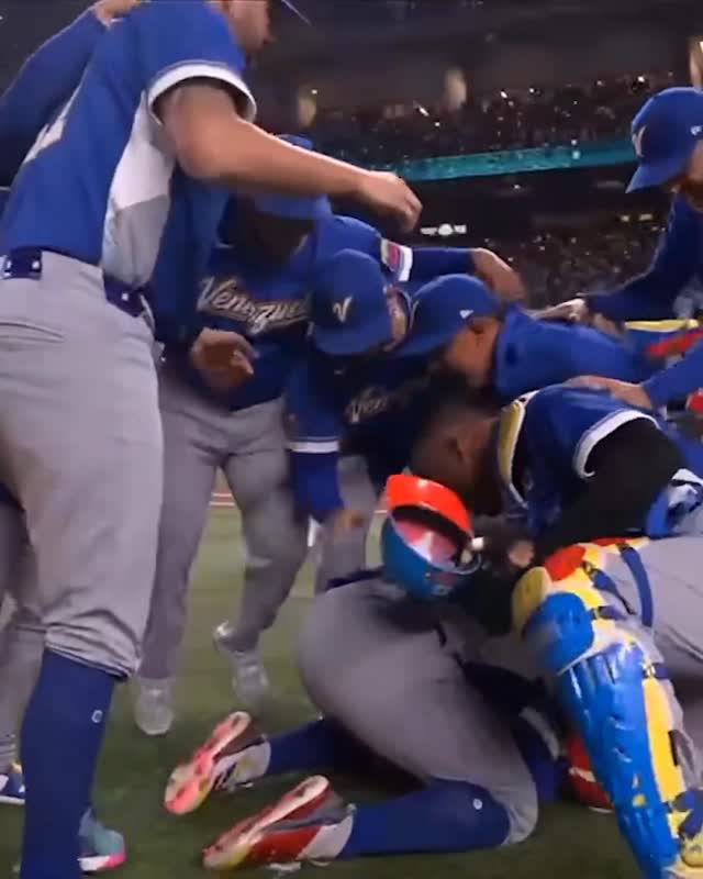 TEAM VENEZUELA #WORLDBASEBALLCLASSIC CHAMPS 🏆🇻🇪
