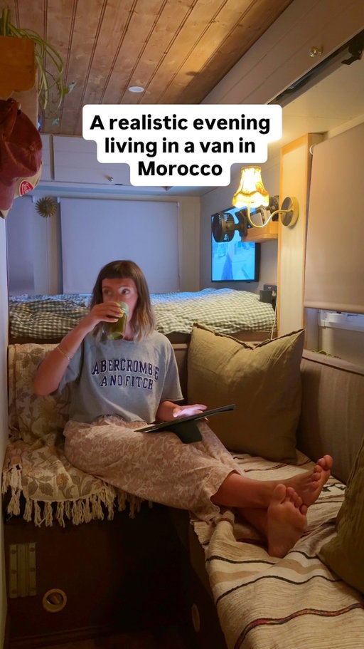 * A realistic evening living in a van in Morocco 

Check out @holafly_esim to stay connected wherever you travel! 🌍

*AD #holaflycreator #Holafly #eSIM #UnlimitedData #HolaflyPlans Vanlife